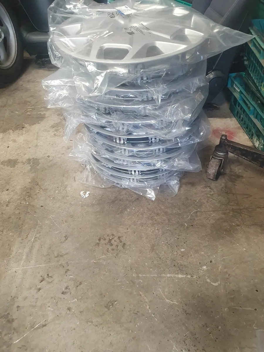Hub caps wheel trims - Image 1