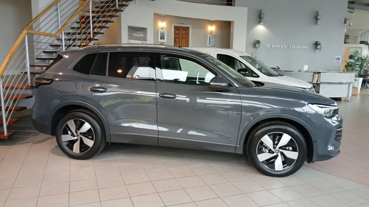 Volkswagen Tiguan 2.0 TDi Life  Edition 75 Dsg  D - Image 3