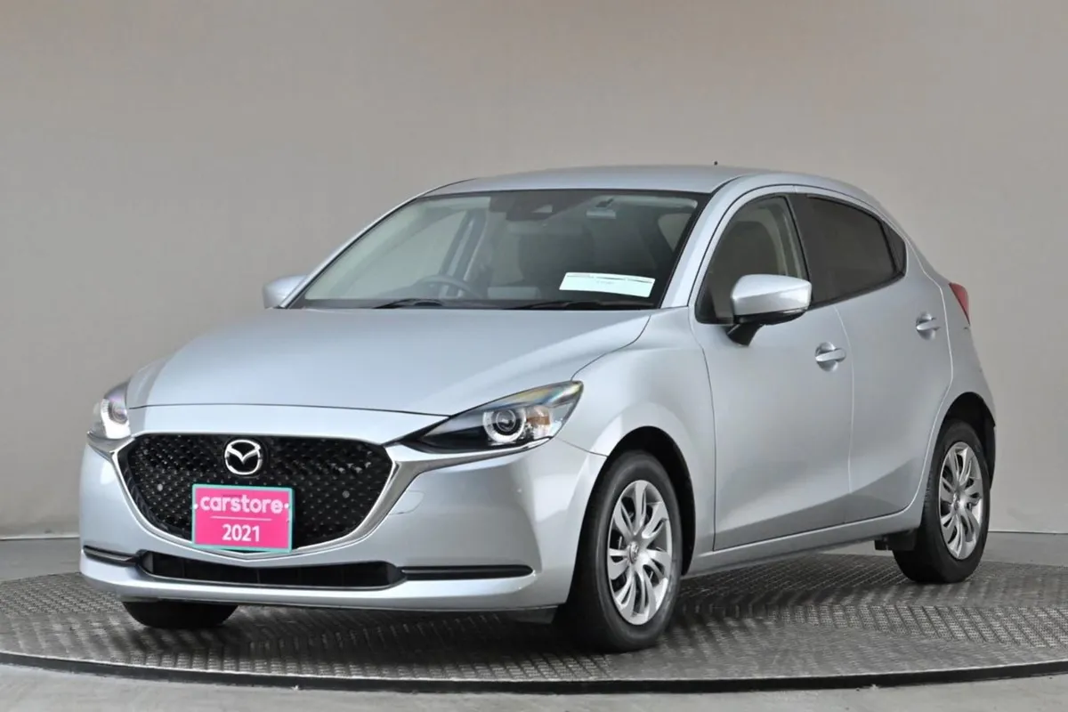 Mazda 2 1.5 Auto Skyactive  reverse Cam rear Park - Image 3