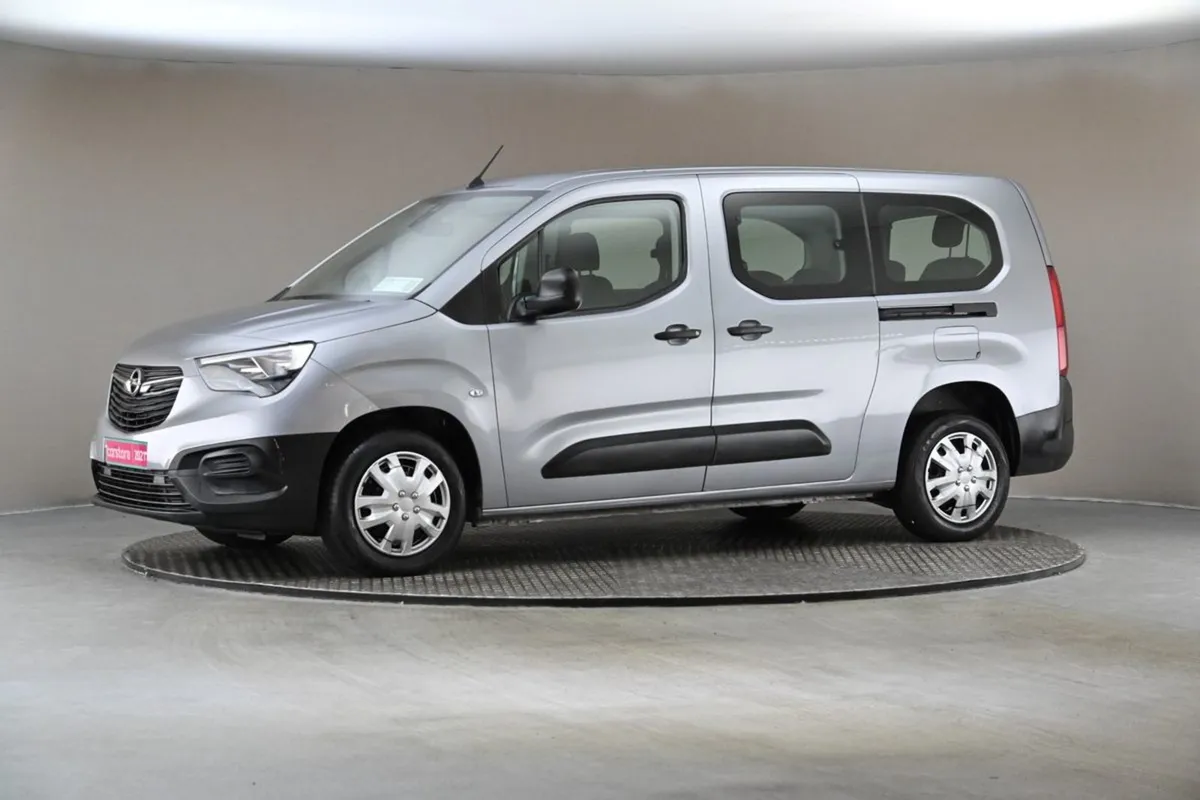 Opel Combo 1.5 Turbo D Life 100BHP 6spd Energy XL - Image 4