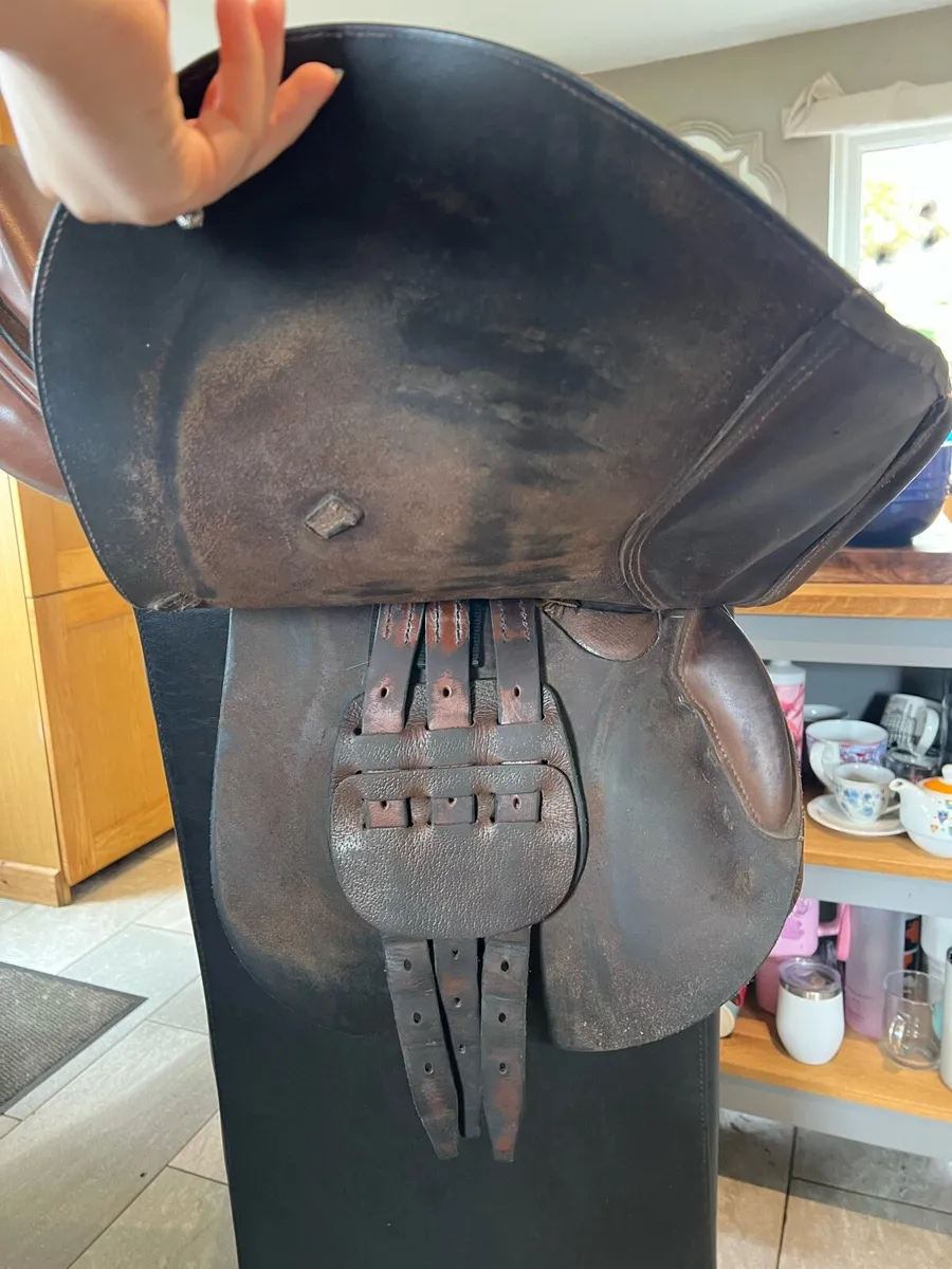 Saddle 17” medium - Image 4