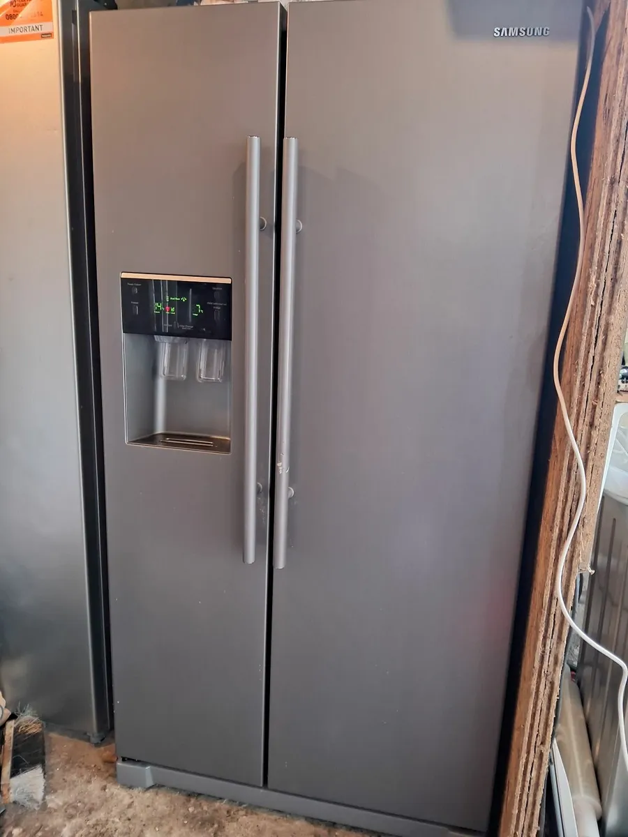 SAMSUNG AMERICAN FRIDGE AND FREEZER - Image 1