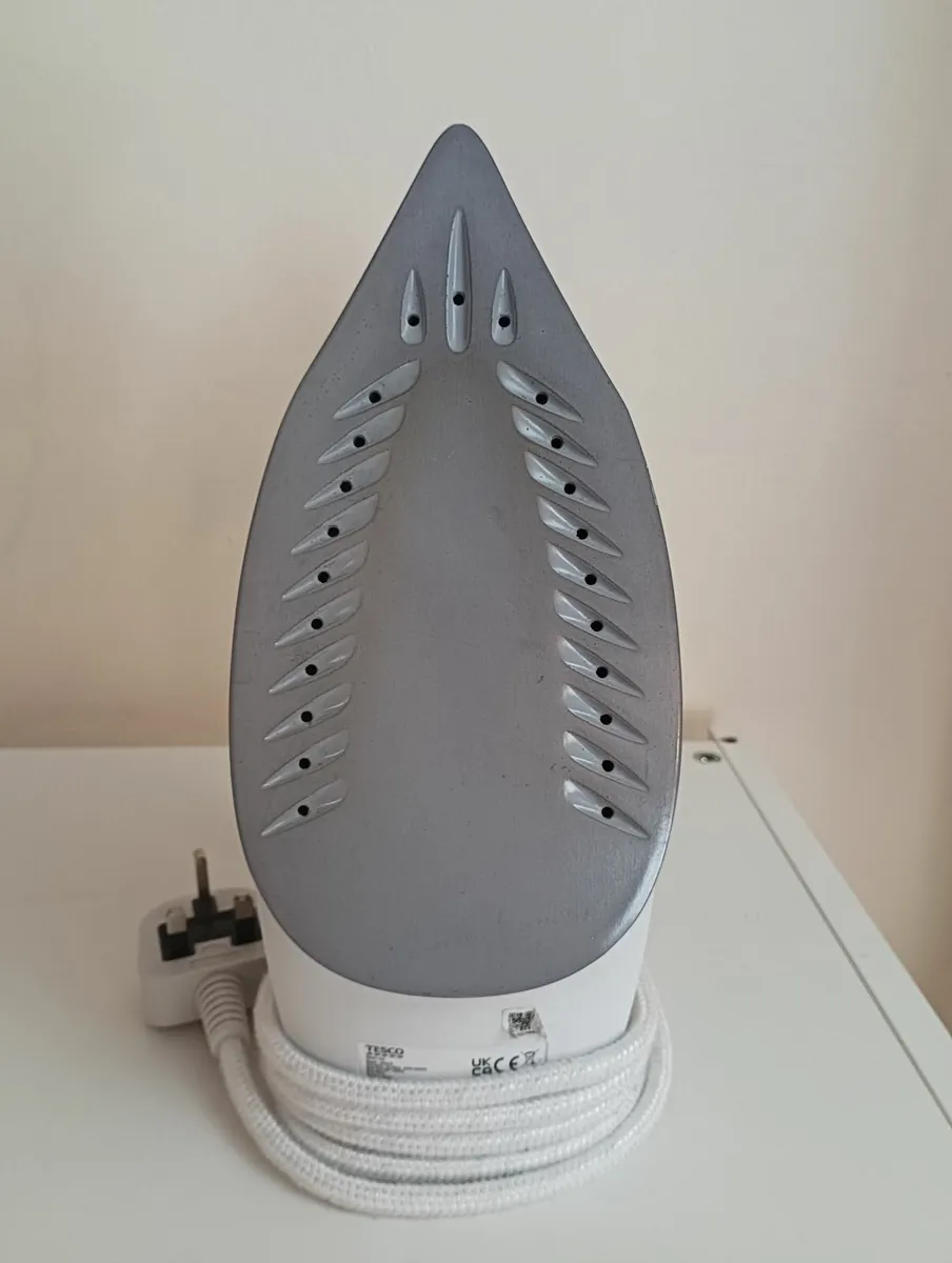 Steam iron - Image 3