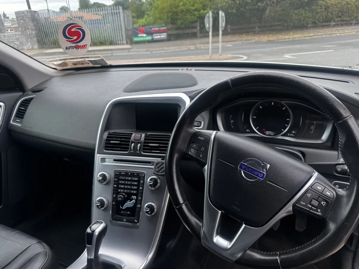 Volvo XC60 2017 - Image 2