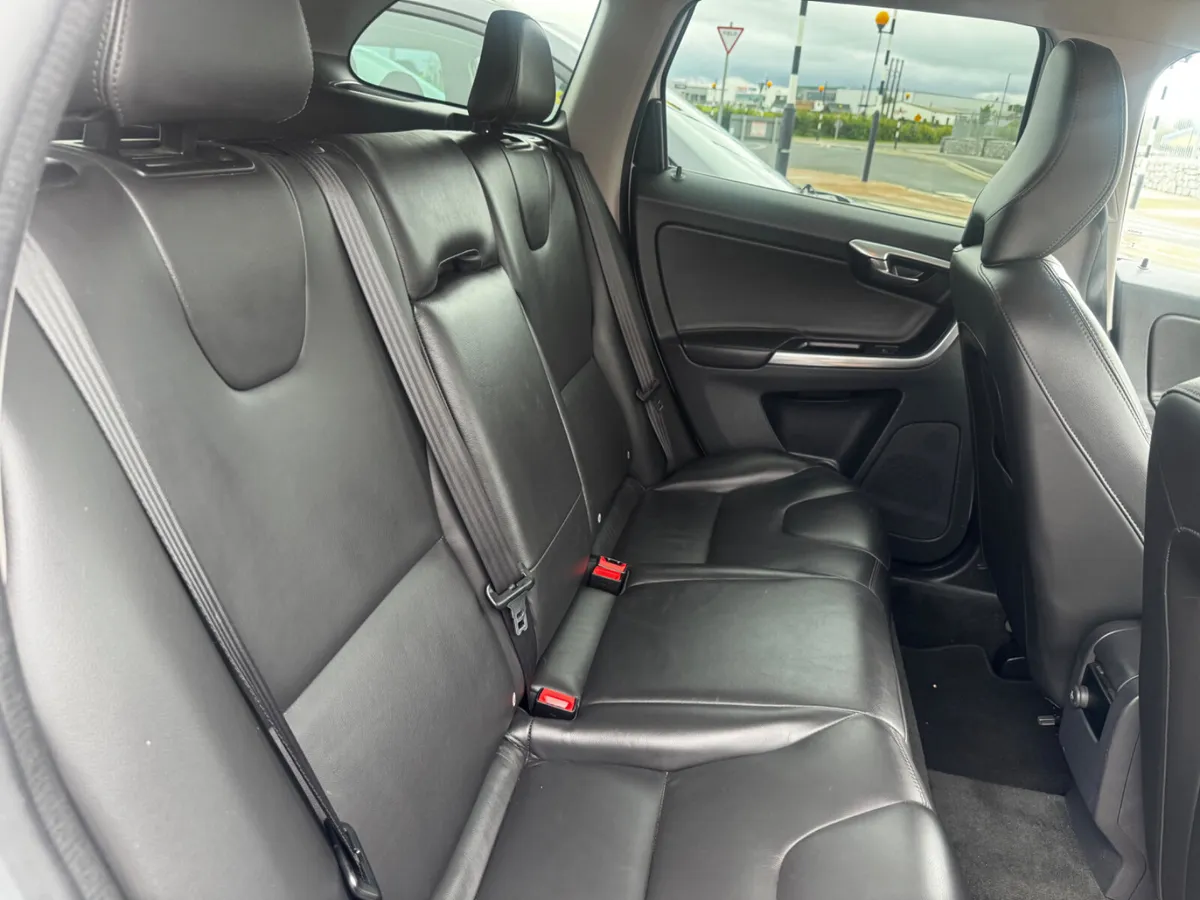 Volvo XC60 2017 - Image 4