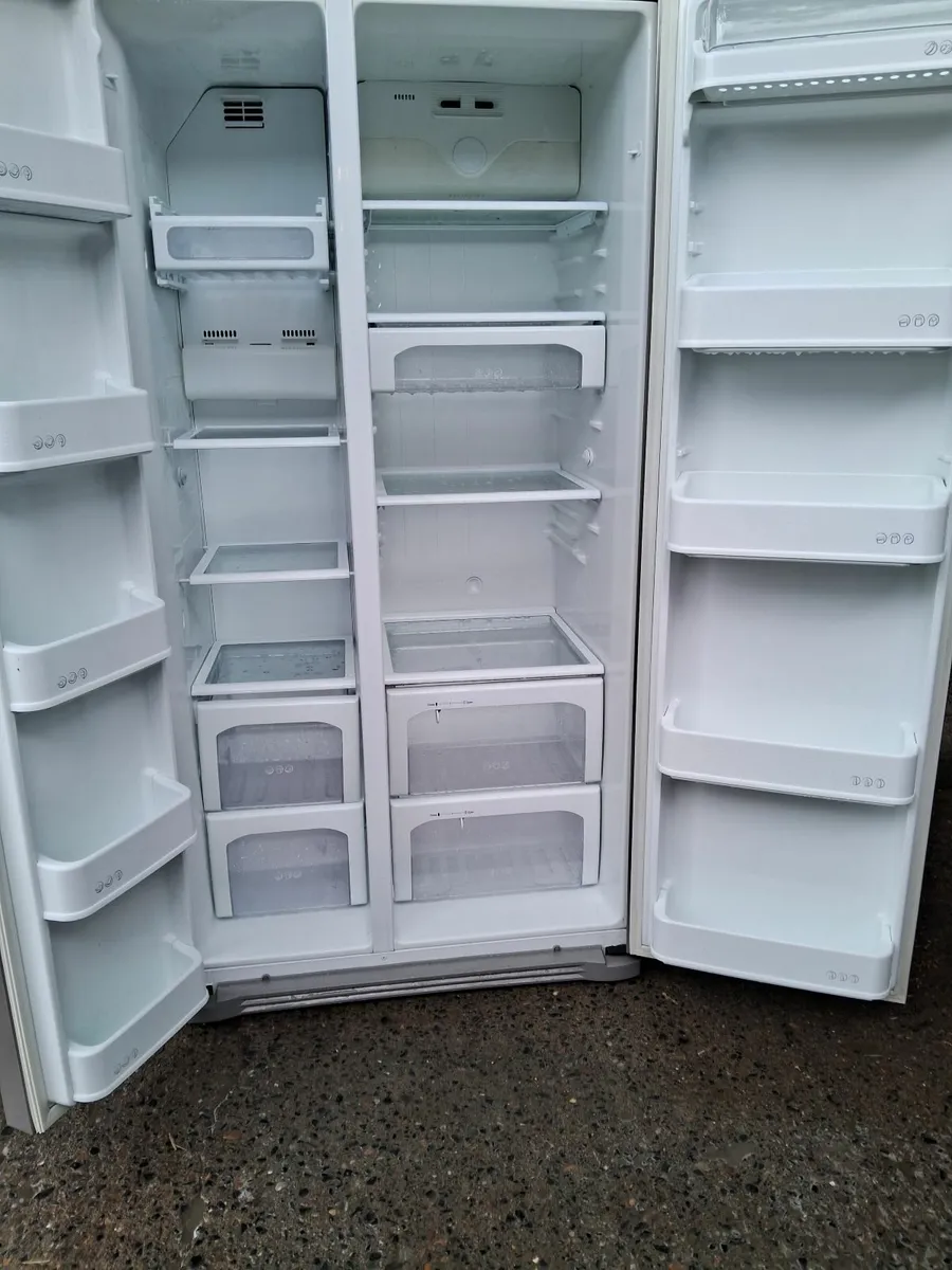 LG AMERICAN FRIDGE AND FREEZER - Image 3