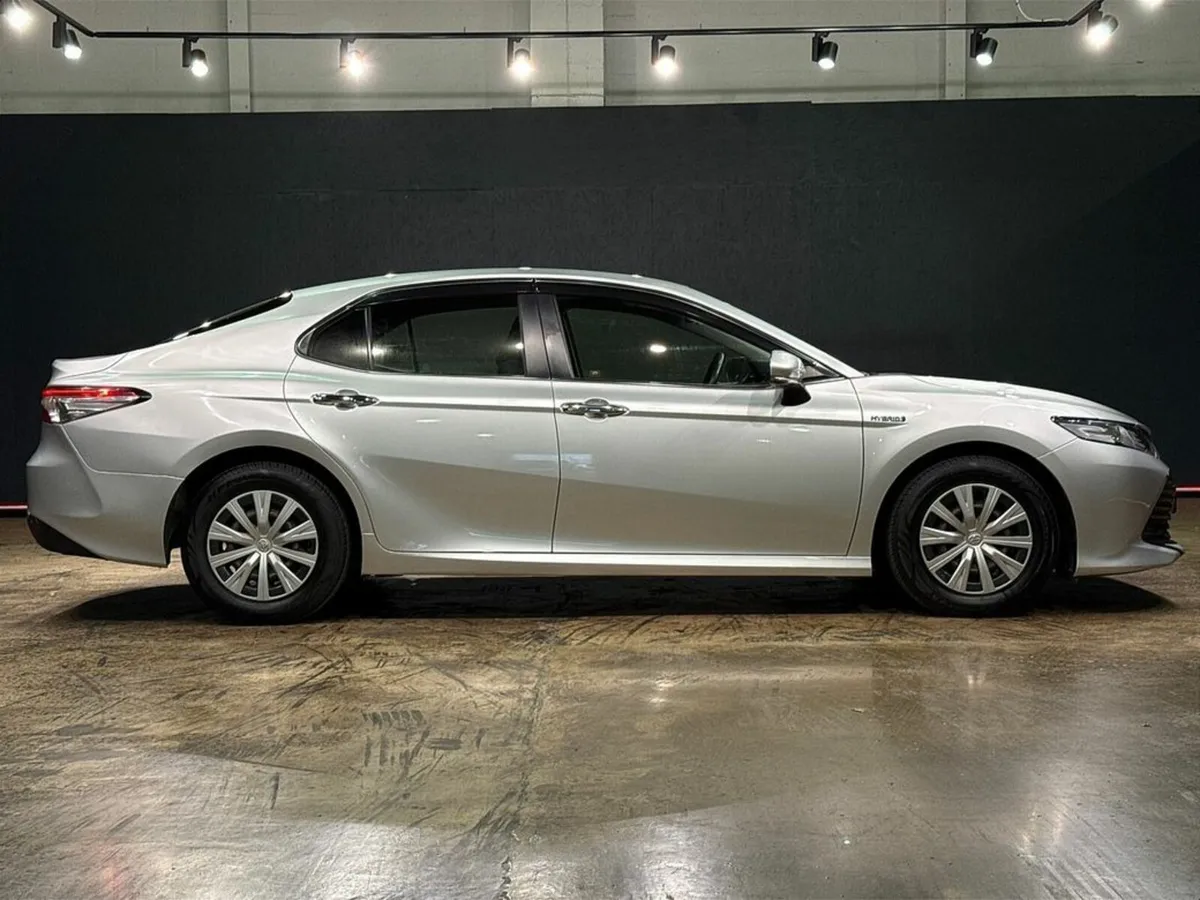 Toyota Camry 2.5 AUTO HYBRID - REVERSE CAMERA - CR - Image 2