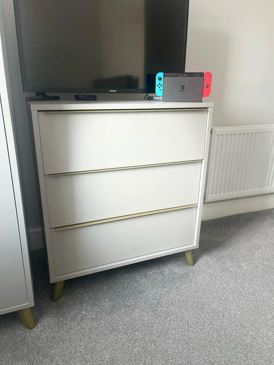Wardrobe and chest of drawers - Image 3