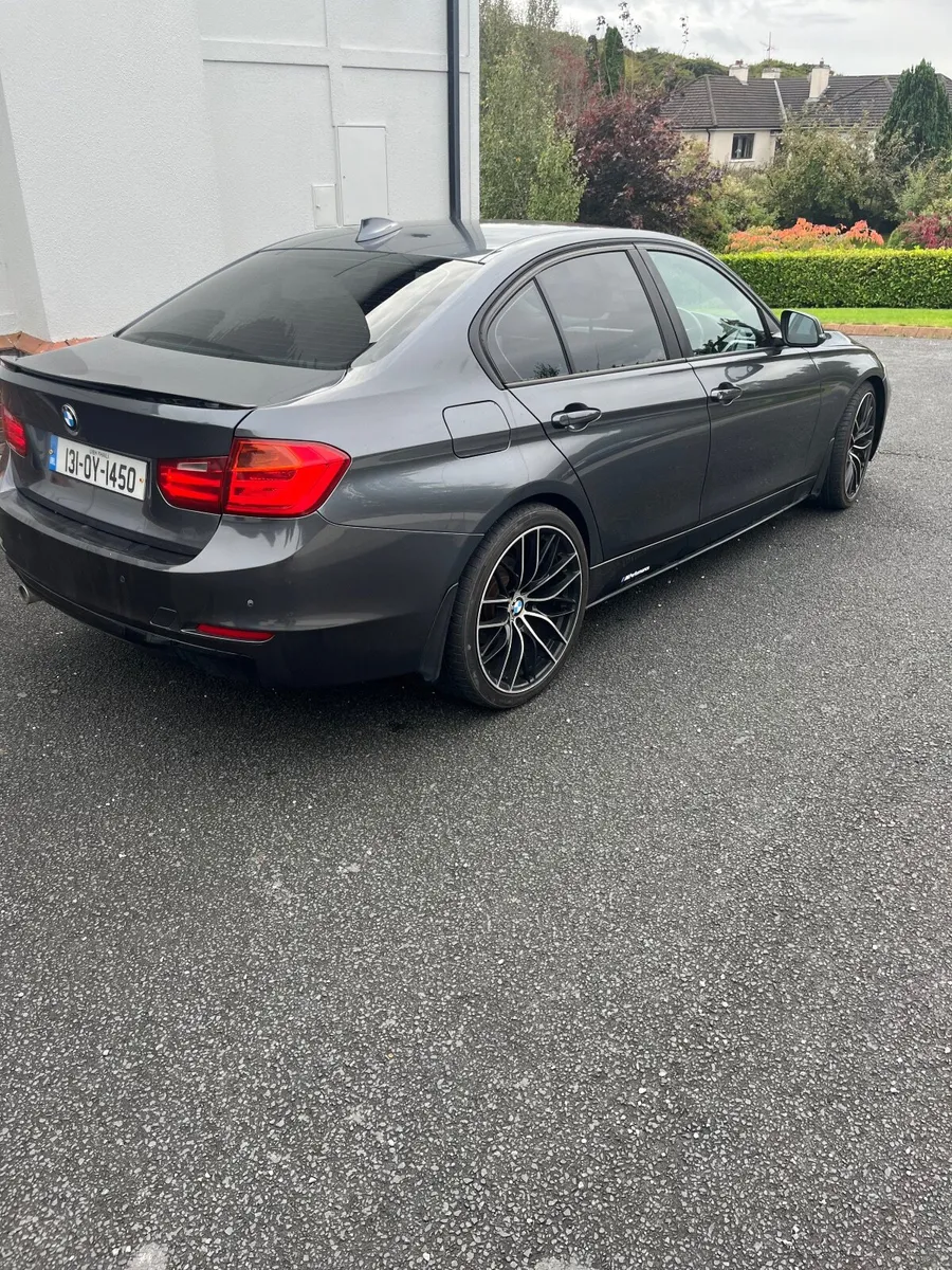 318 BMW 2013 - Image 4