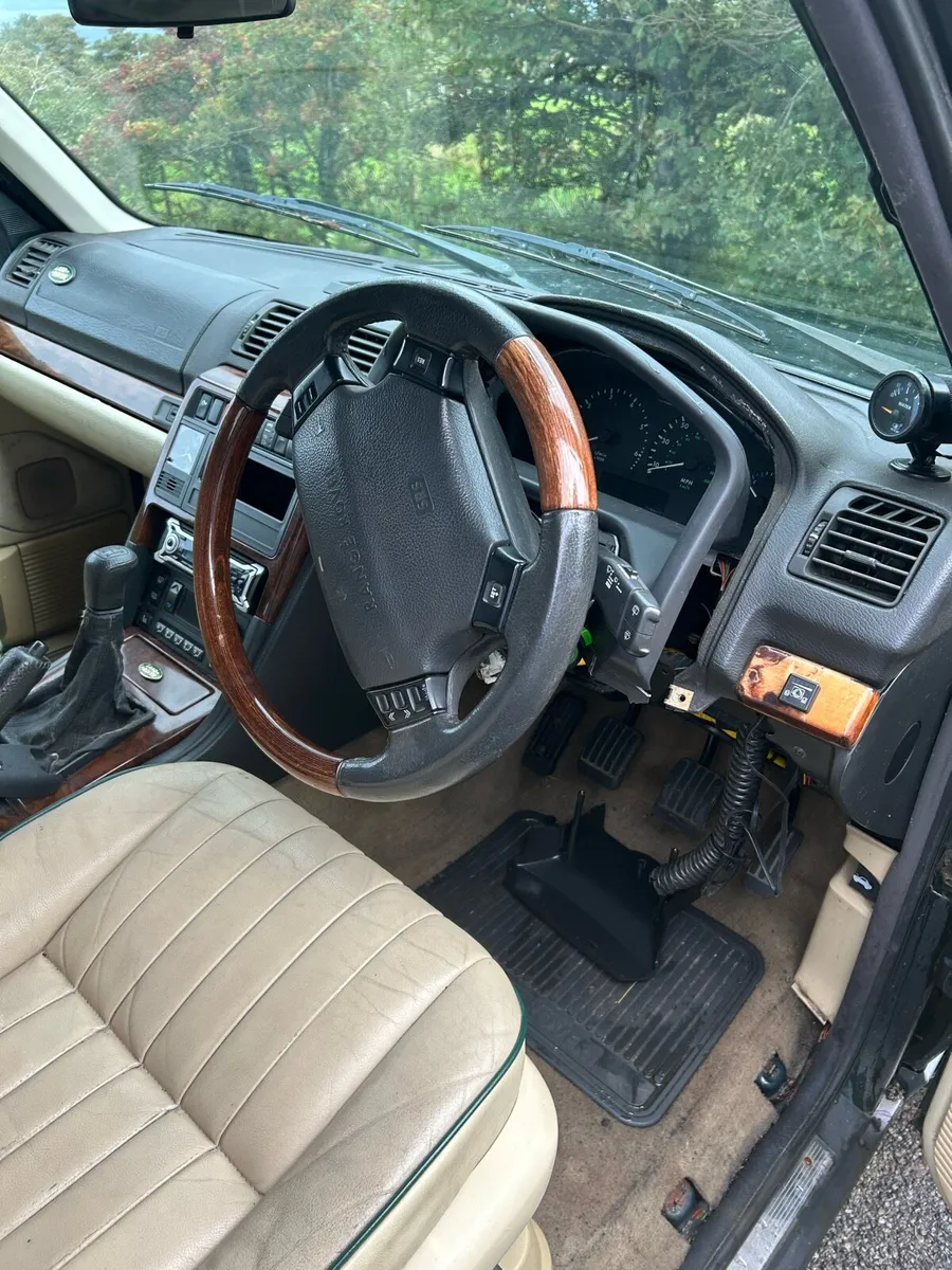 Range Rover - Image 1
