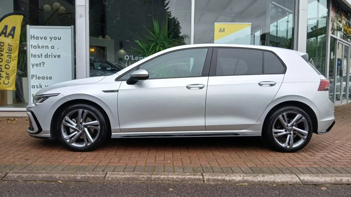 Volkswagen Golf 1.5 TSI 130HP R-line  Reflex Silv - Image 4