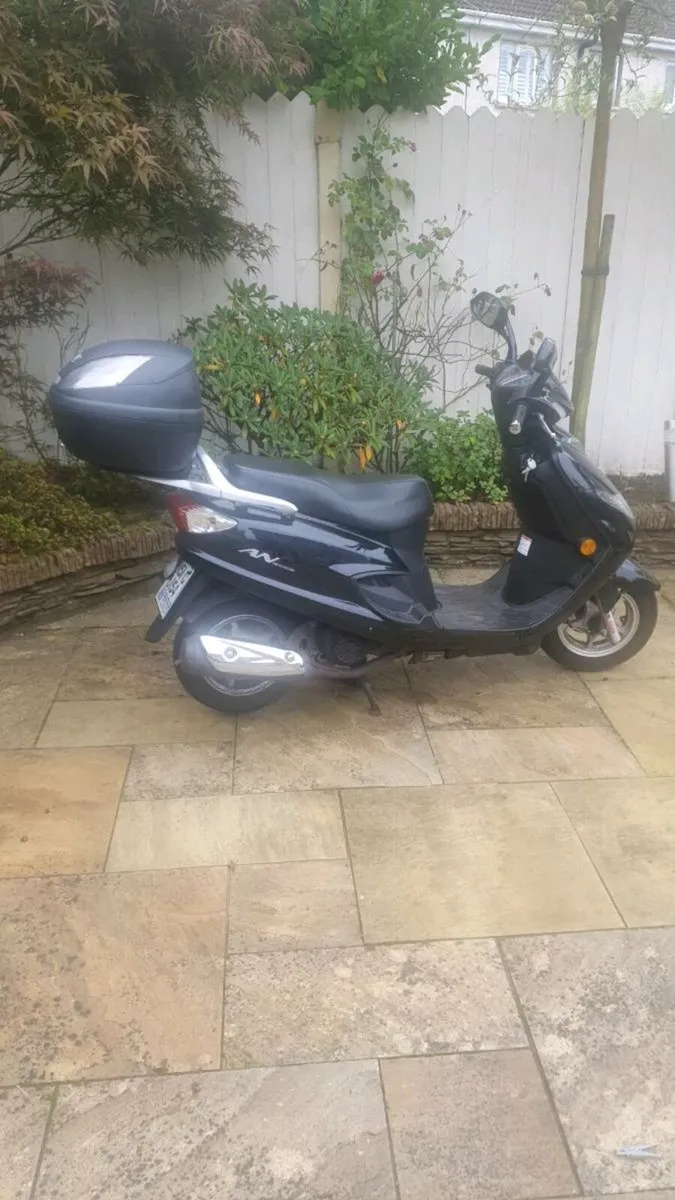 Suzuki 125 Scooter - Image 1