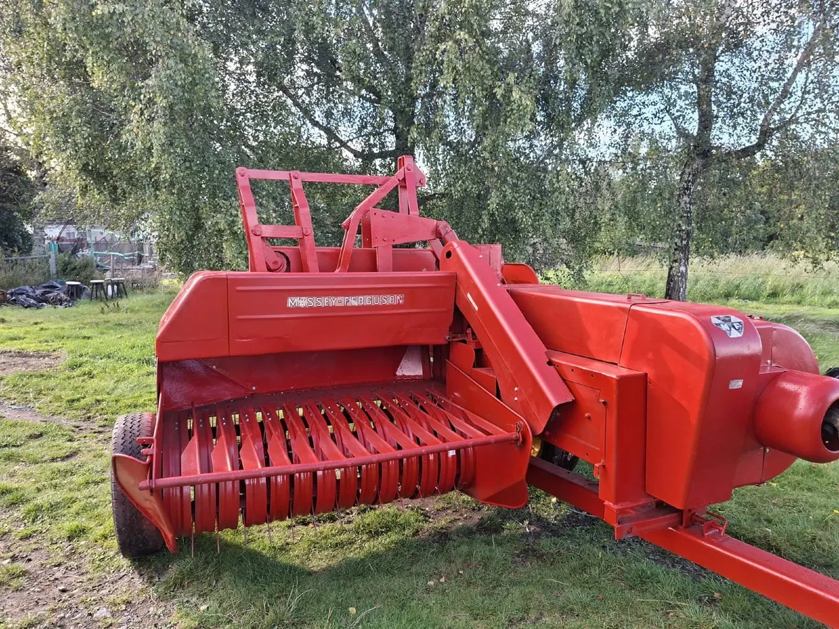 Square baler - Image 1