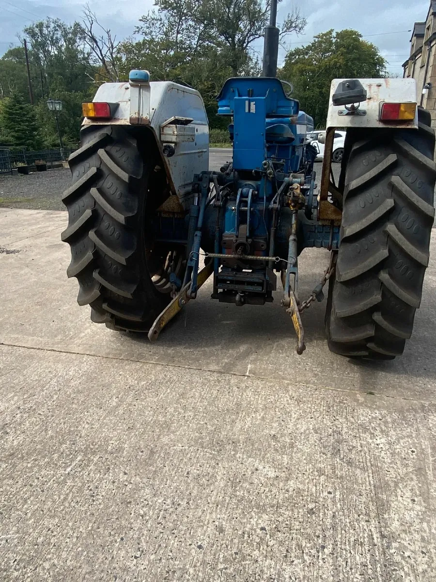 Vintage Tractor Ford 7400 - Image 4