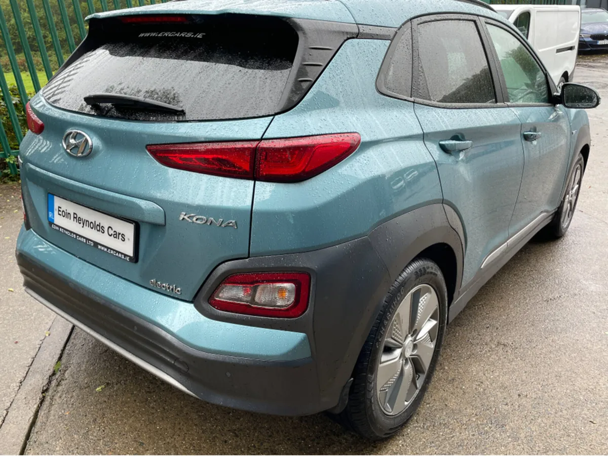 Hyundai KONA KAUAI EV PREMIUM LOW KMS! - Image 4