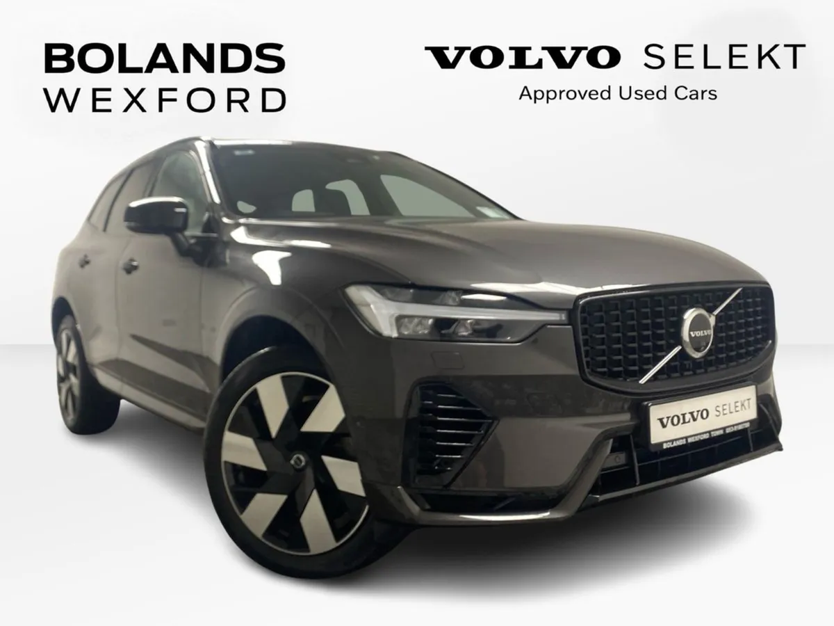 Volvo XC60 Ultra in Platinum Grey Charcoal Nappa - Image 1