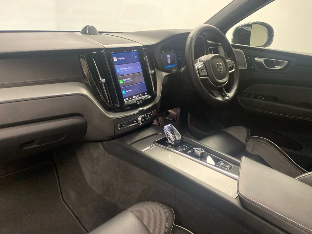 Volvo XC60 Ultra in Platinum Grey Charcoal Nappa - Image 2