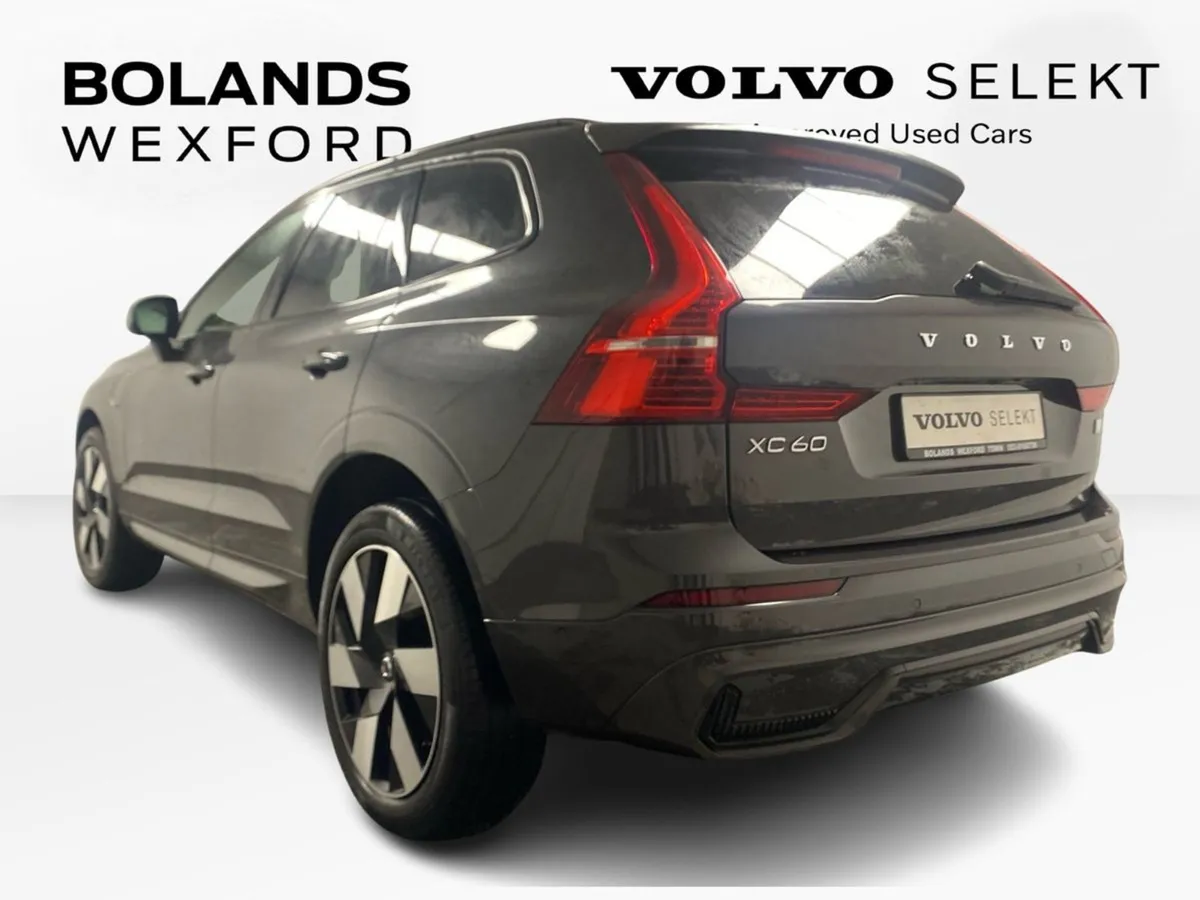 Volvo XC60 Ultra in Platinum Grey Charcoal Nappa - Image 3