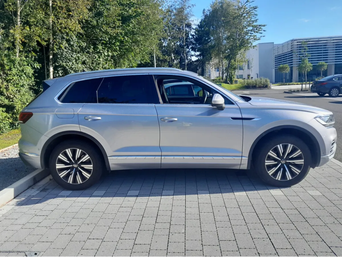 Volkswagen Touareg EHYBRID ELEGANCE 3.0 TSI PHEV 3 - Image 1