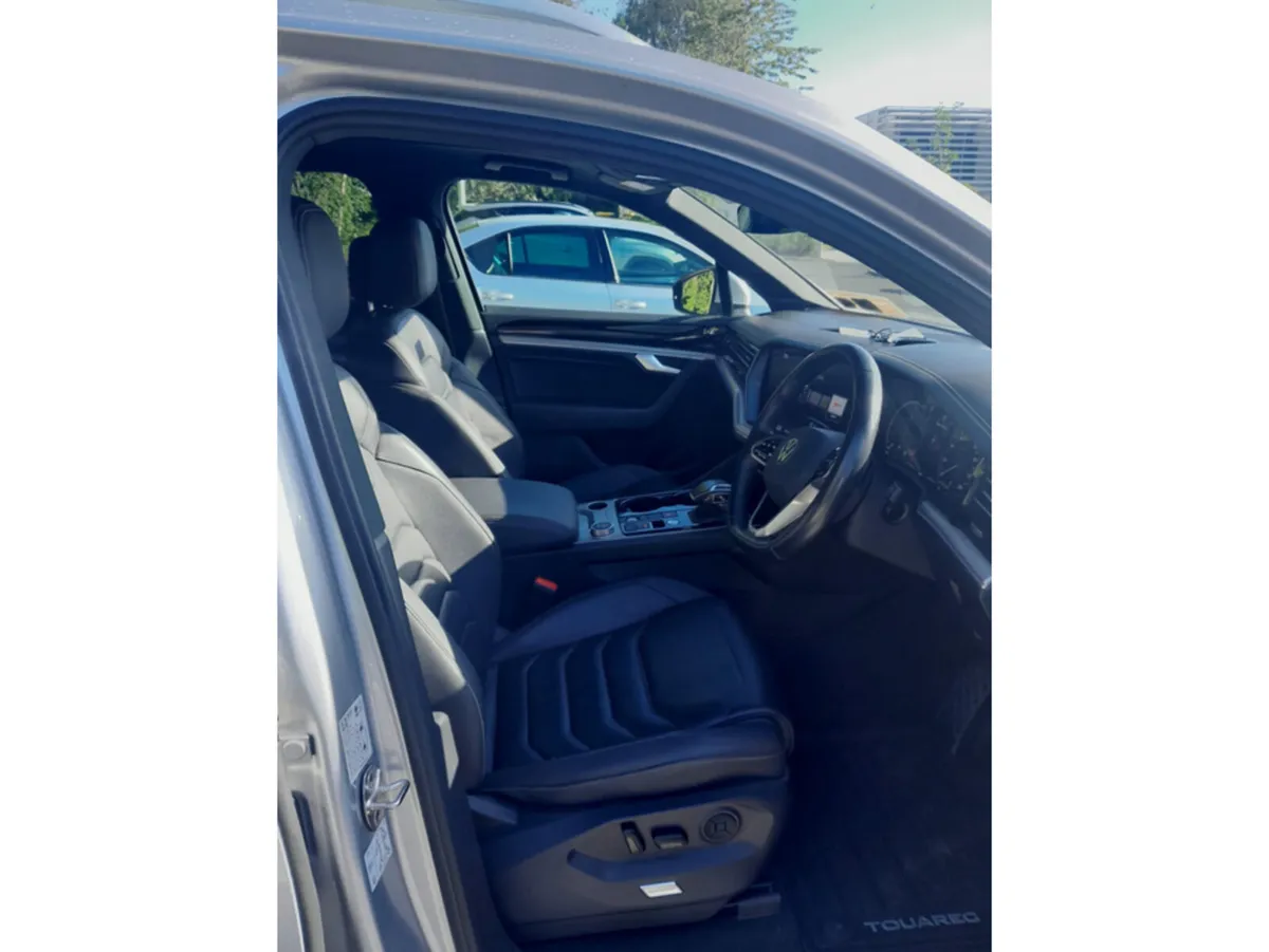 Volkswagen Touareg EHYBRID ELEGANCE 3.0 TSI PHEV 3 - Image 3