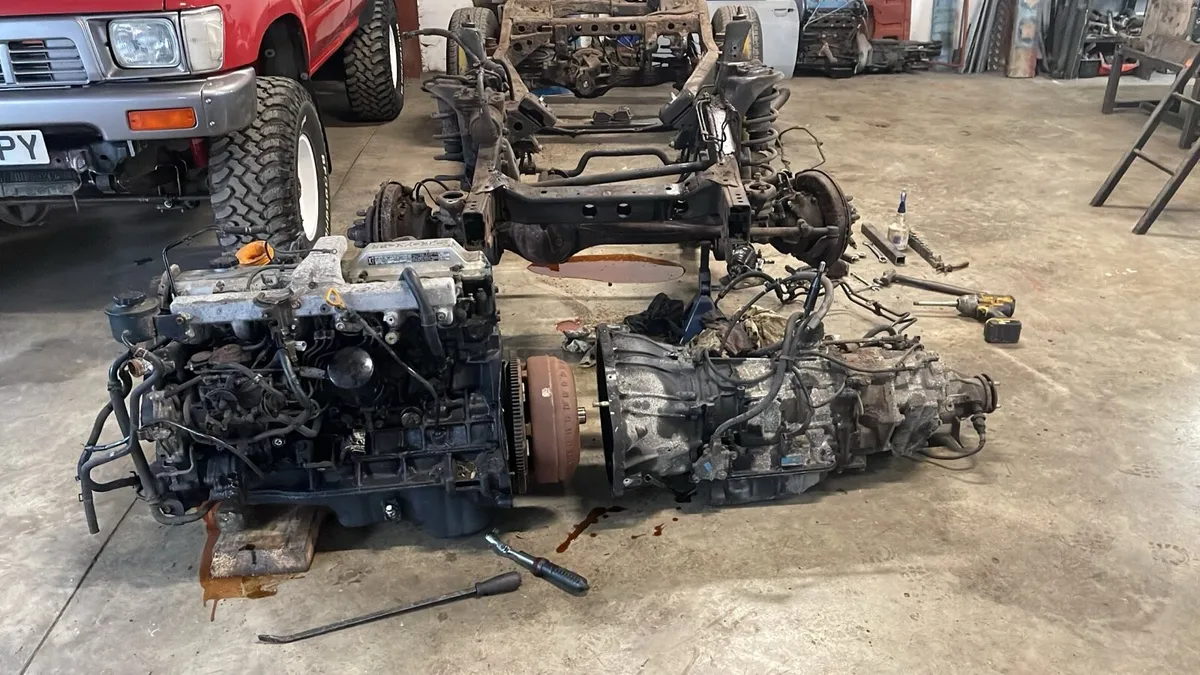 toyota amazon / surf / colorado parts - Image 3