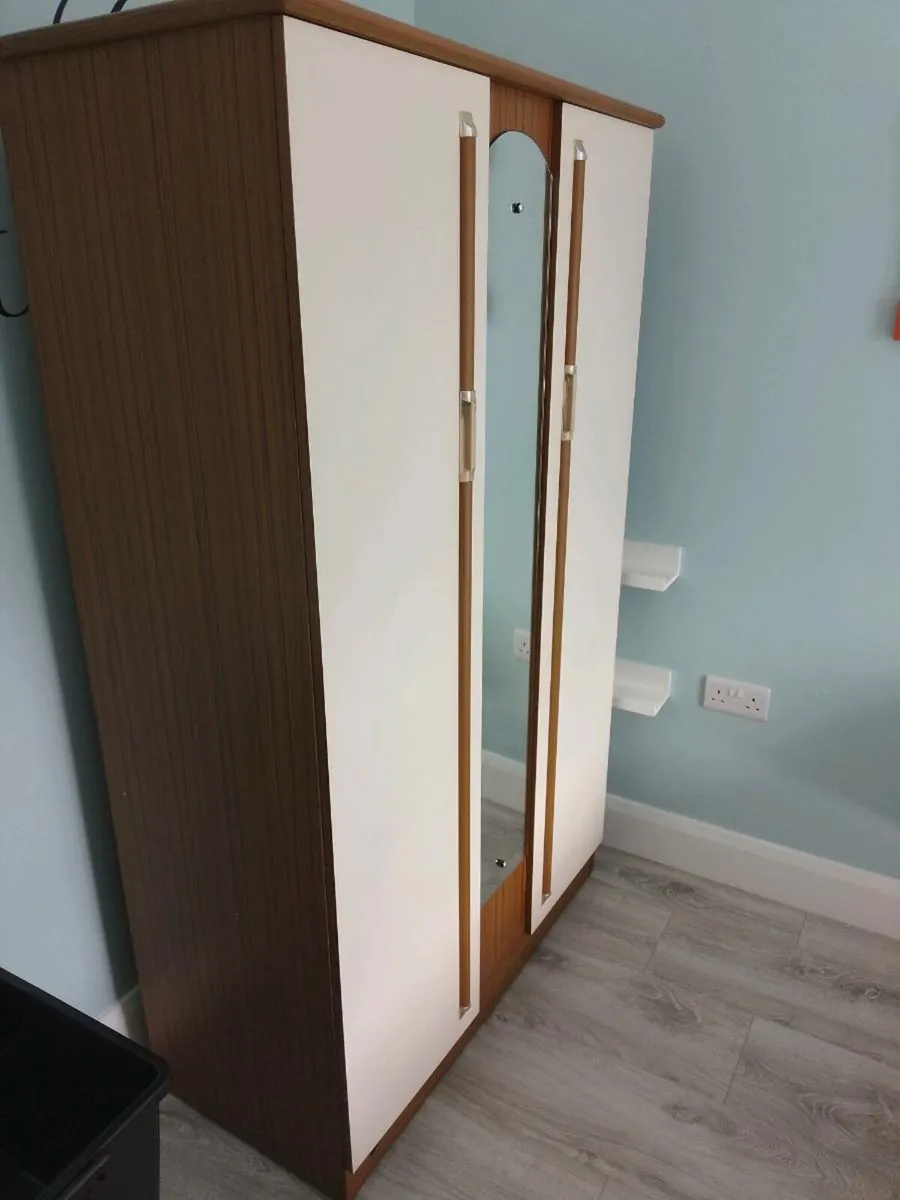 Wardrobe, dresser, mirror. - Image 1