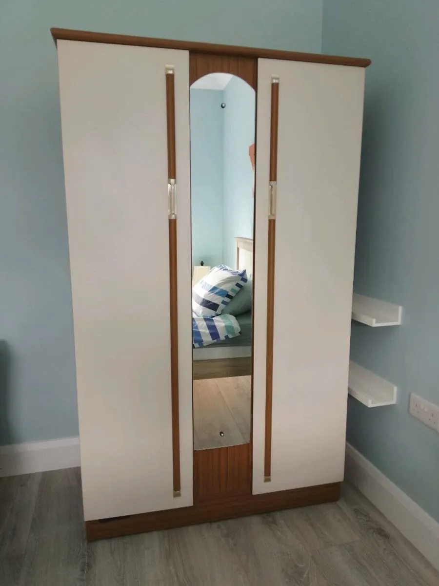 Wardrobe, dresser, mirror. - Image 2
