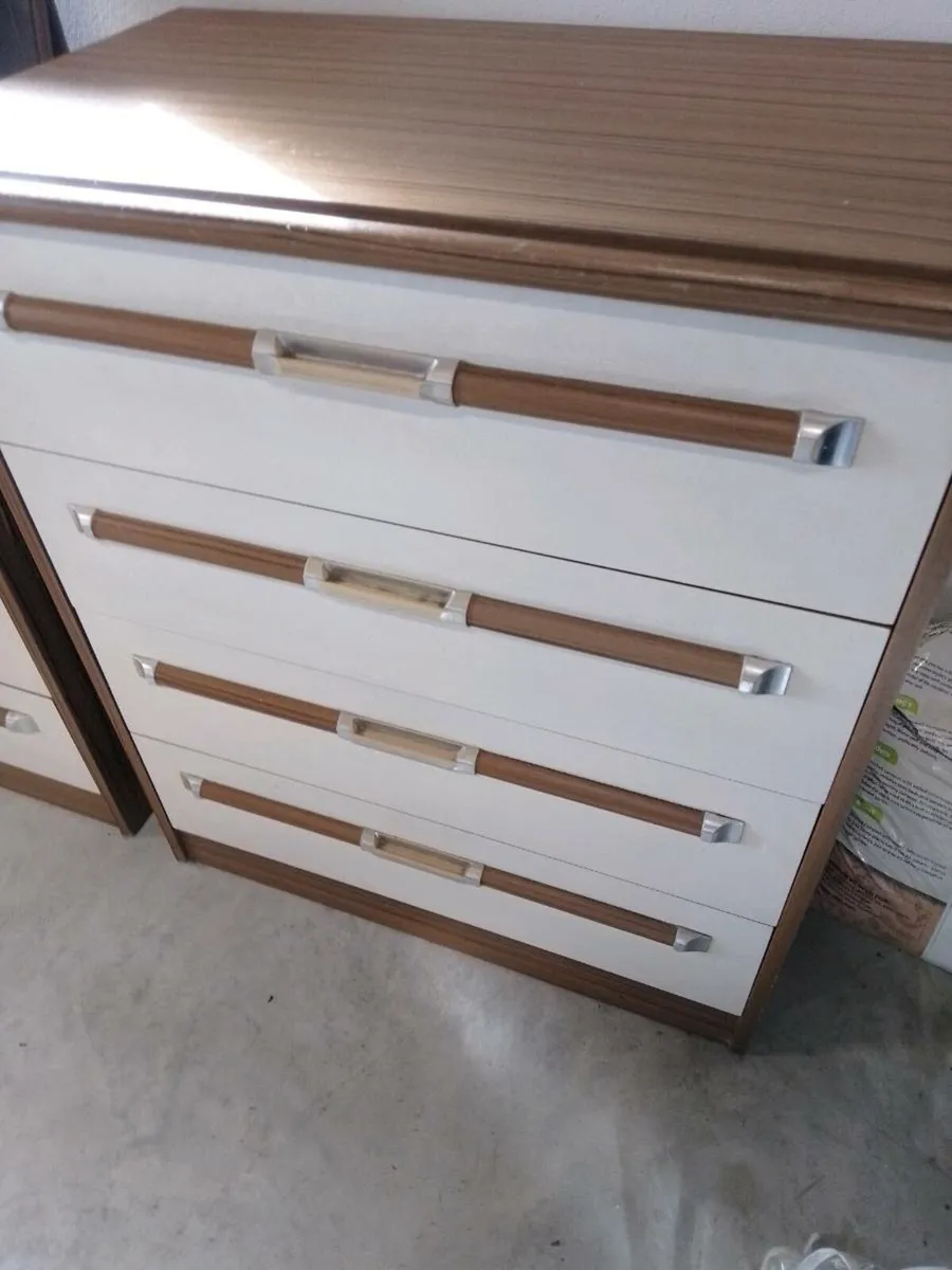 Wardrobe, dresser, mirror. - Image 3