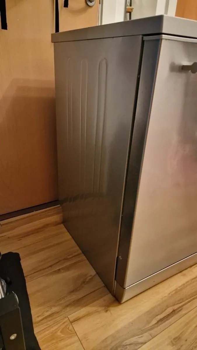 Dishwasher - Image 2