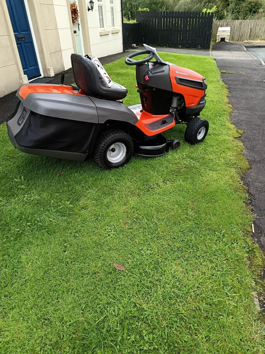 Husqvarna ride on lawnmower - Image 3