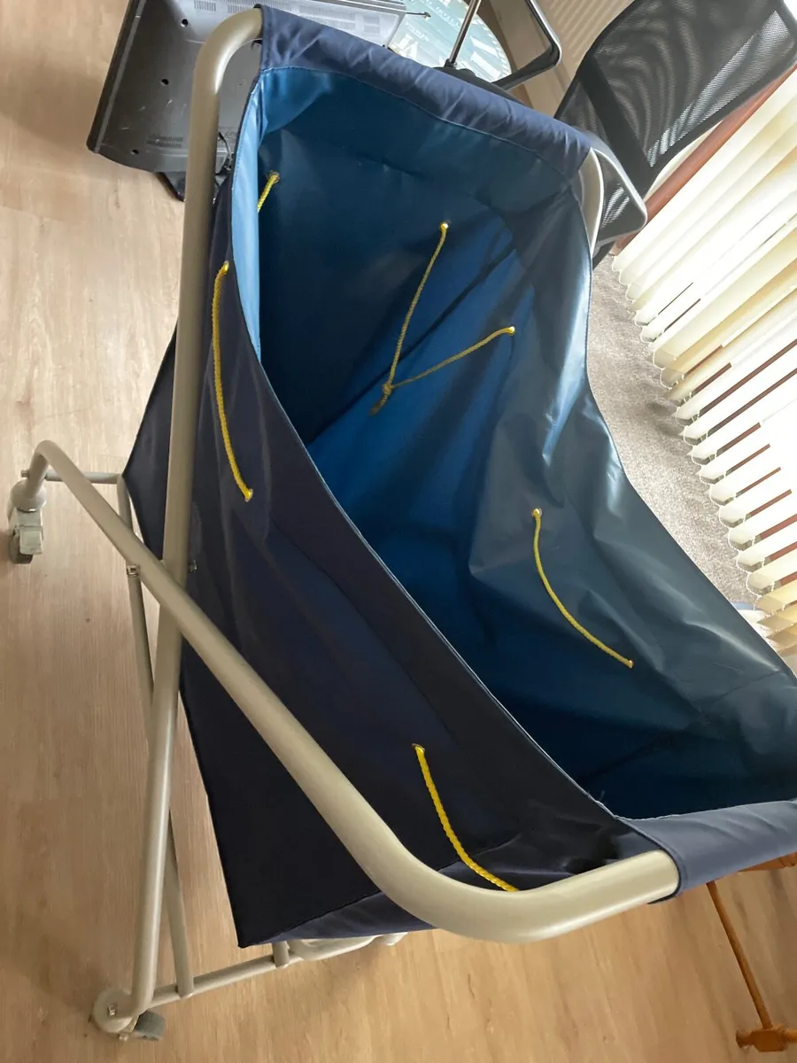Laundry trolloy - Image 1