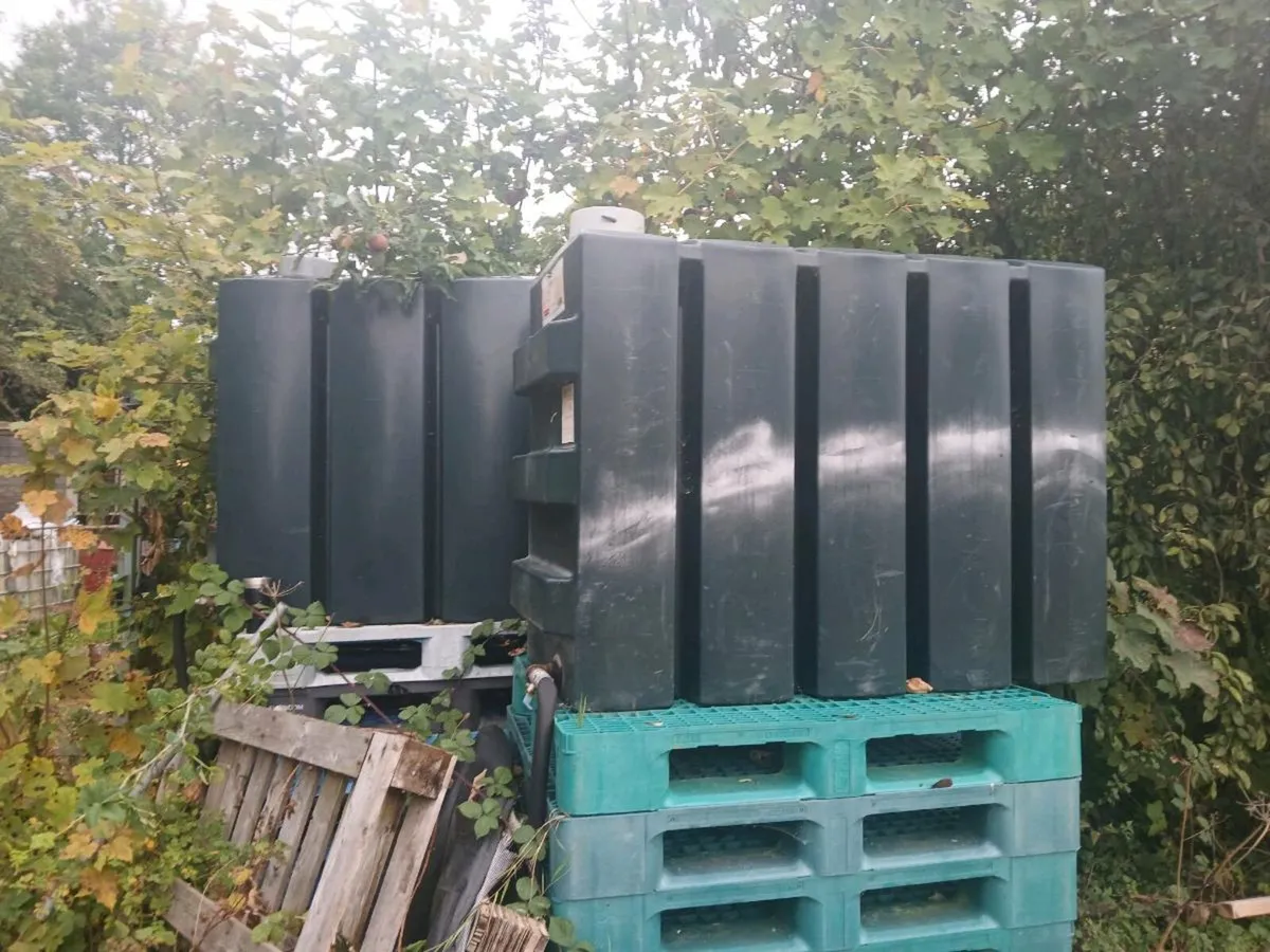 Oils tanks
