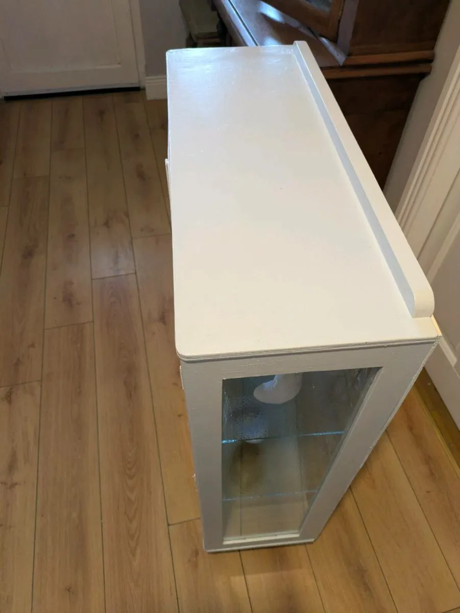 China cabinet.  Glass display case - Image 4