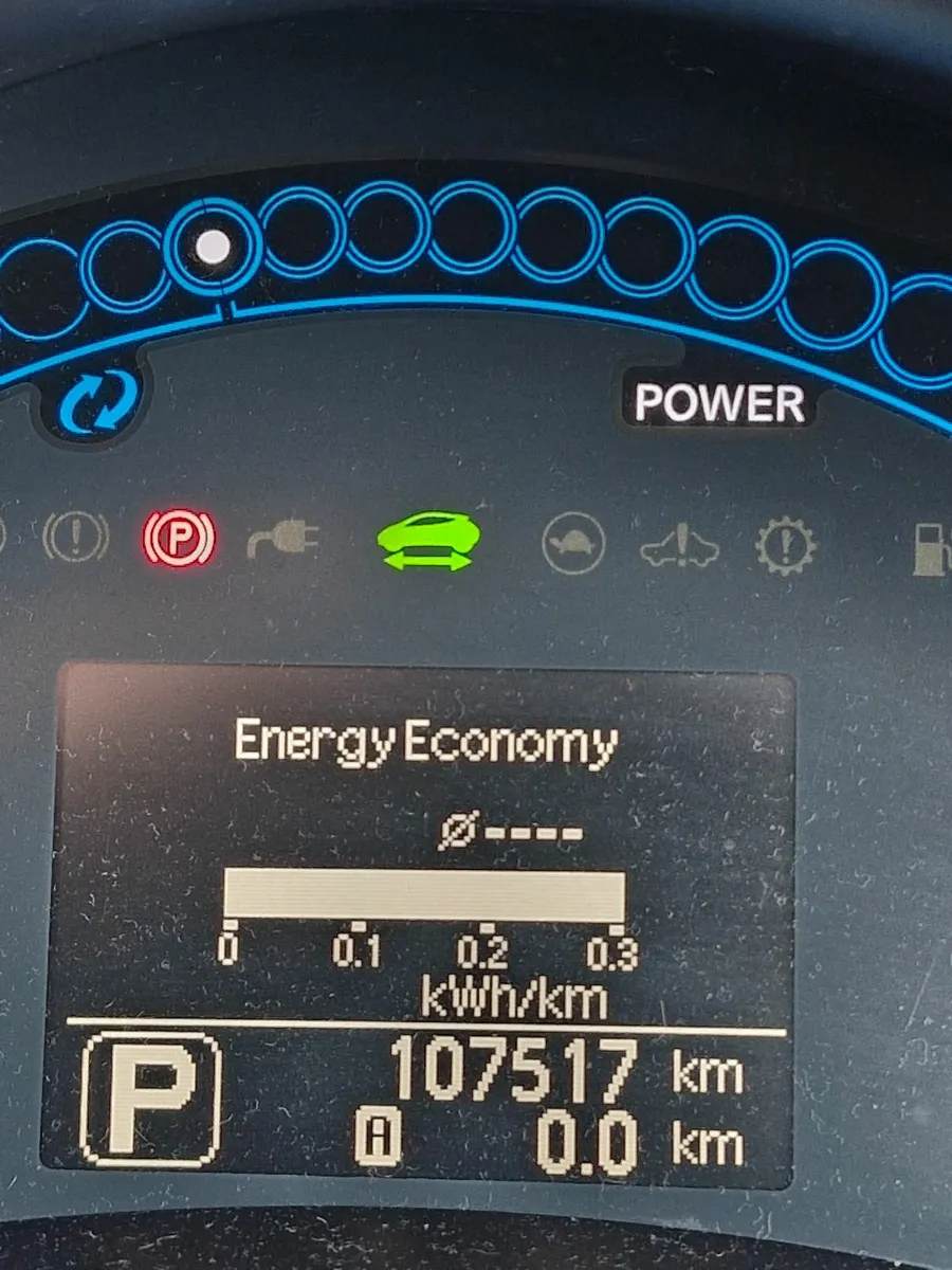 2011 Nissan Leaf  24kw - Image 2