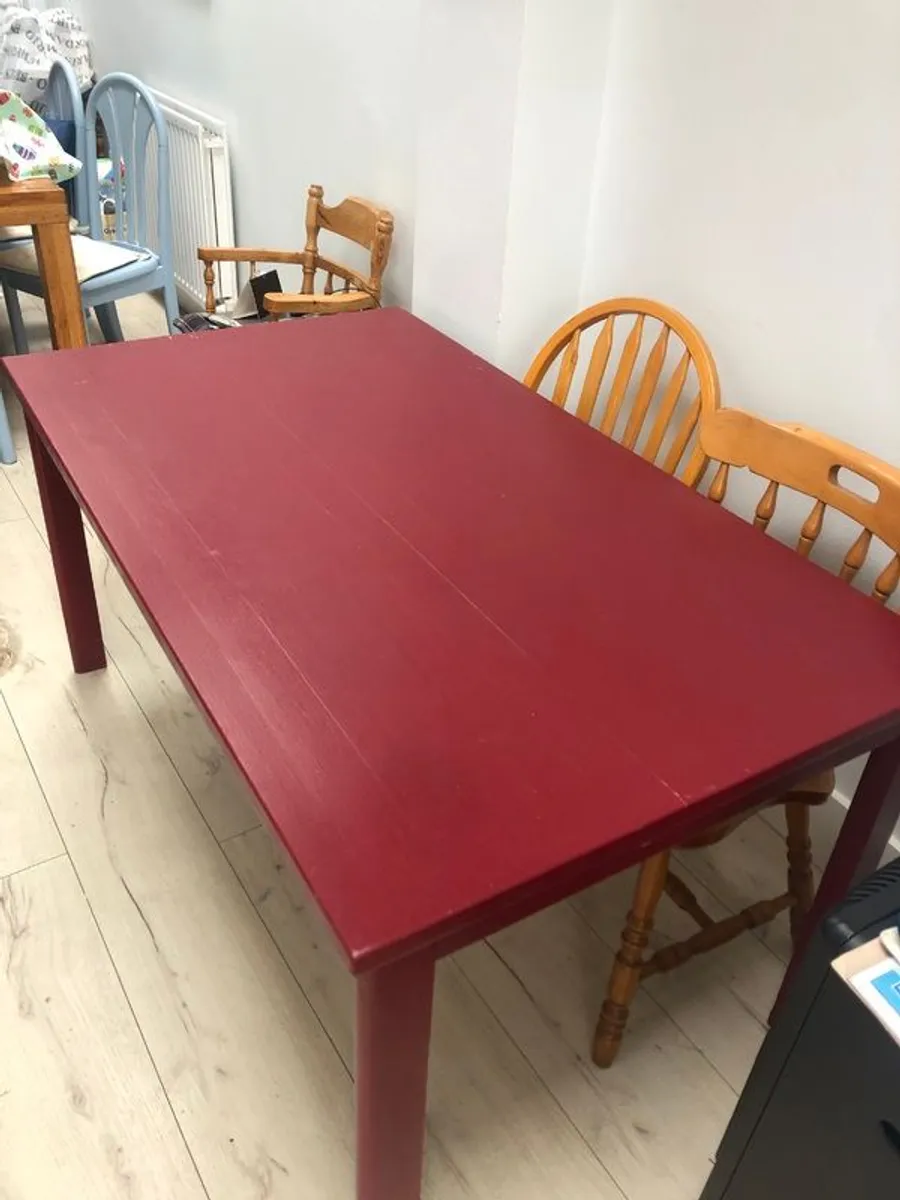 Kitchen table & assortment of chairs - Image 2