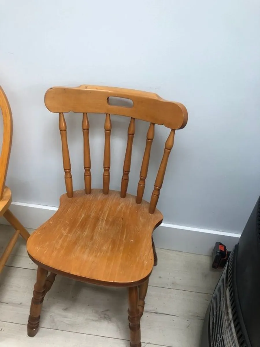 Kitchen table & assortment of chairs - Image 4