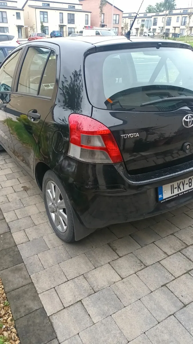 Toyota Yaris 2011 - Image 3