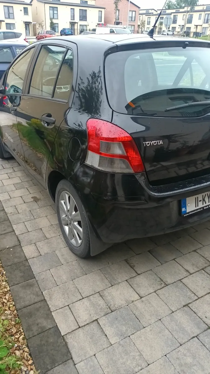 Toyota Yaris 2011 - Image 4