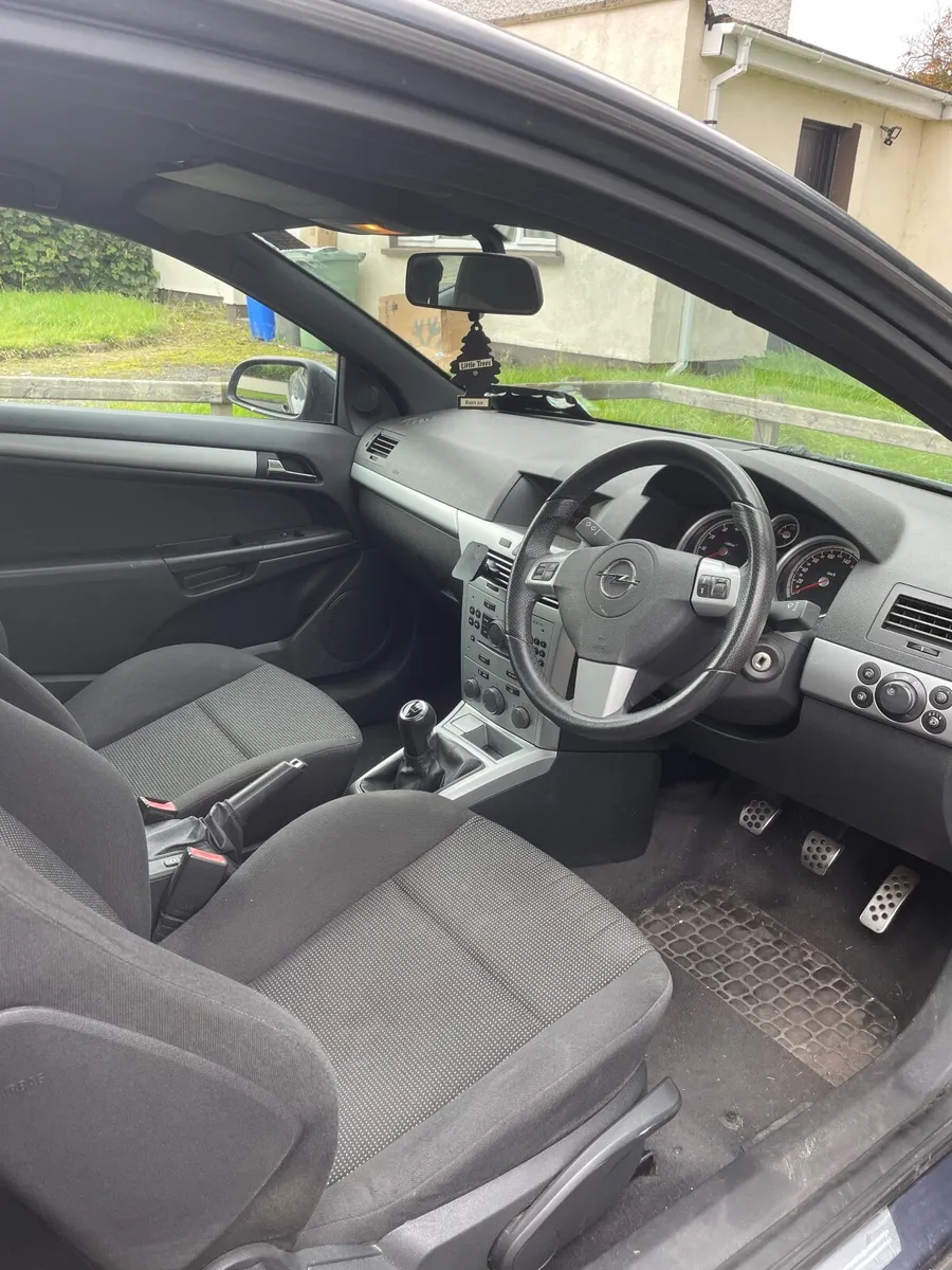 Opel Astra 2010 - Image 4
