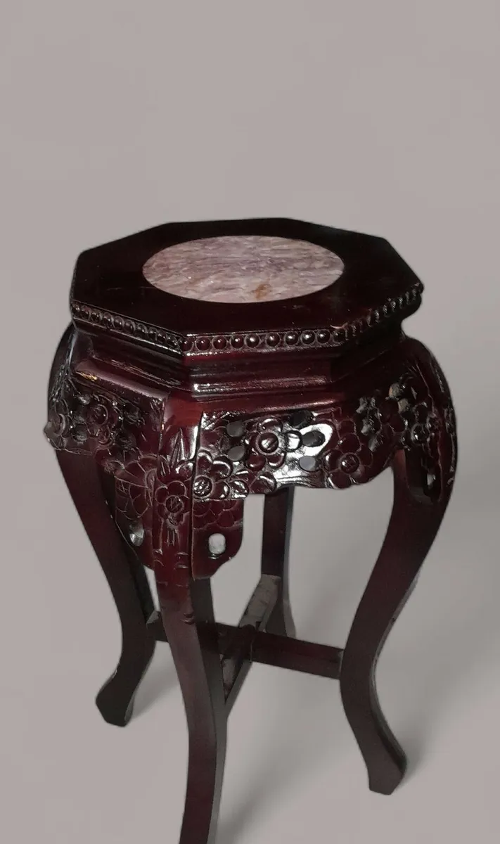 Lovely marble top carved table - Image 1