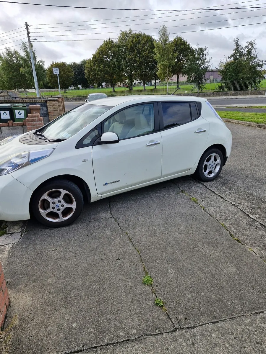 2011 Nissan Leaf  24kw - Image 4