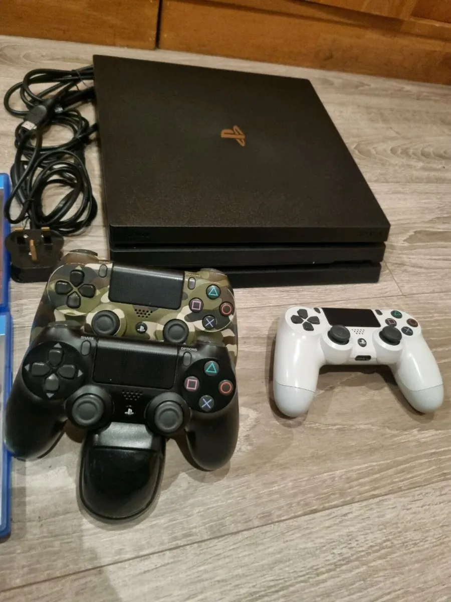 PS4 PRO 1TB - Image 2