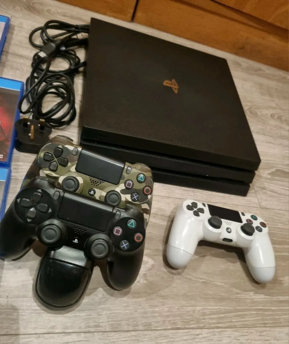 PS4 PRO 1TB - Image 3