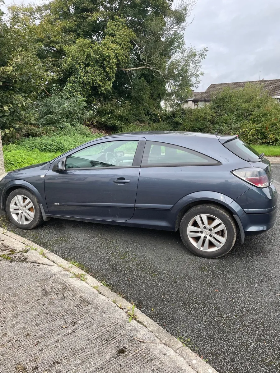 Opel Astra 2010 - Image 1