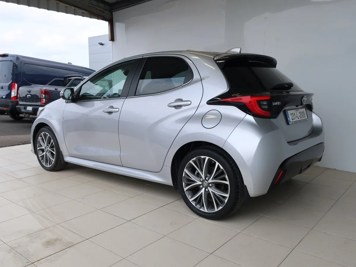 2023 TOYOTA YARIS HYBRID 1.5 PLATINUM 4DR AUTO - Image 3