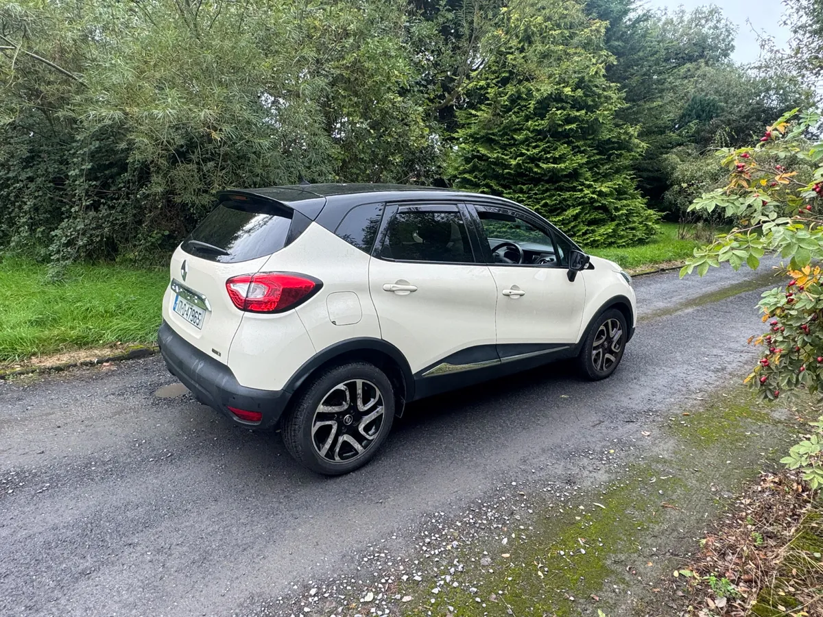 17 Renault Captur 1.5DCI AUTOMATIC - Image 2