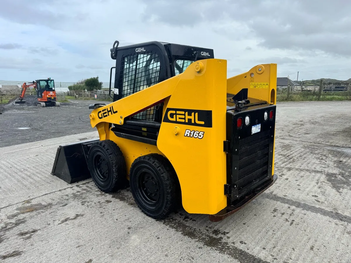 Gehl R165 *very low hours* skidsteer - Image 1