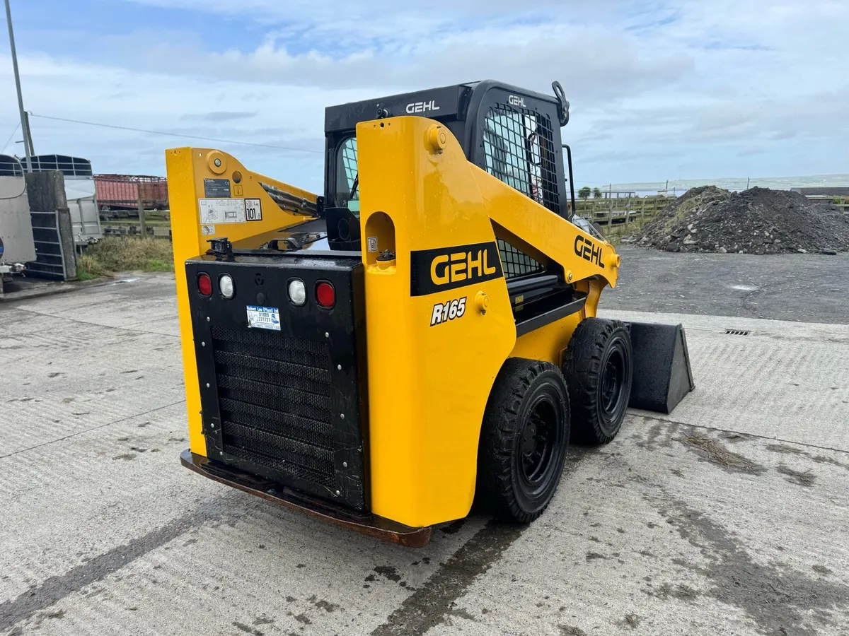 Gehl R165 *very low hours* skidsteer - Image 2