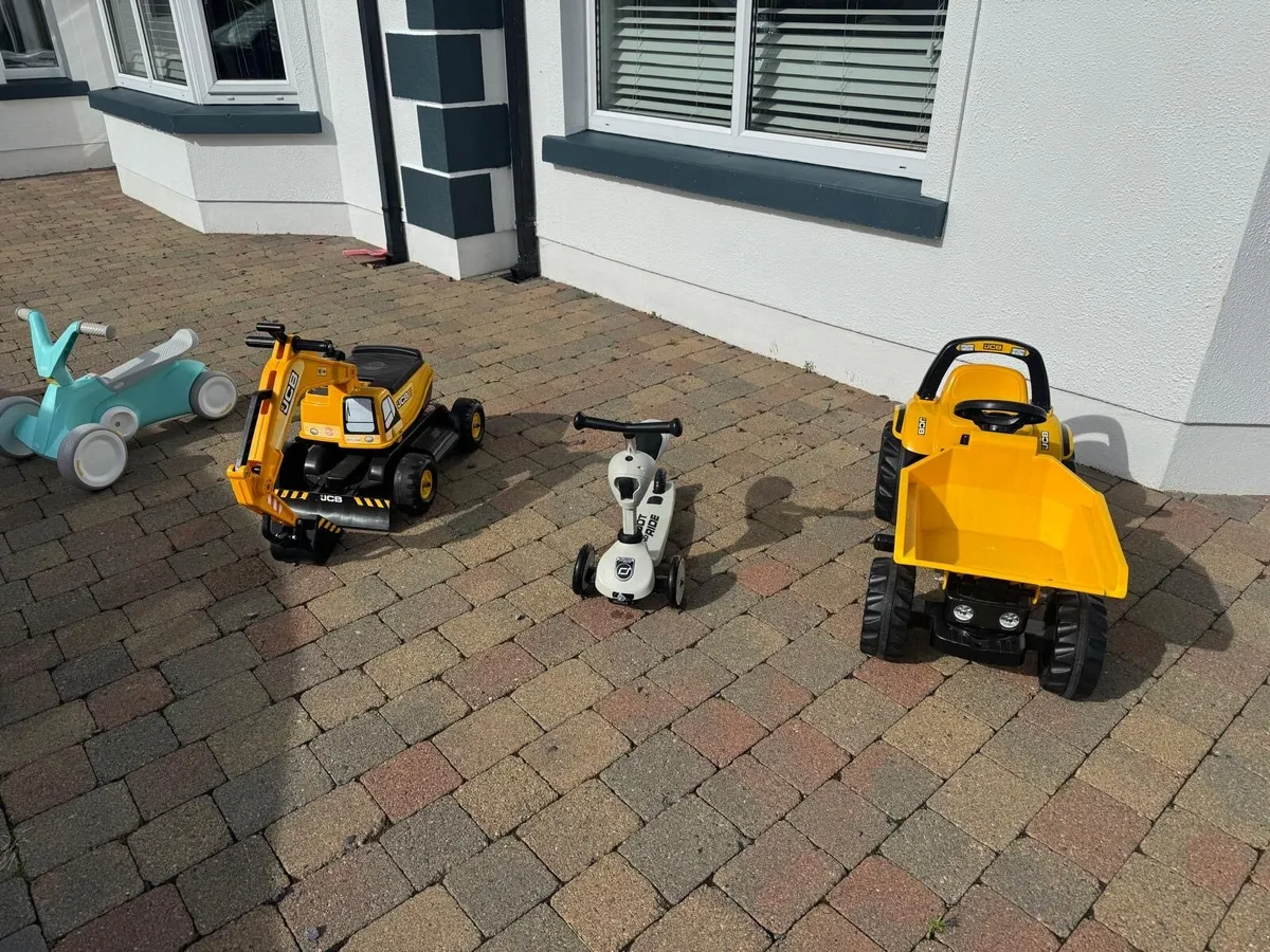 Selection of toddler toys - Image 1