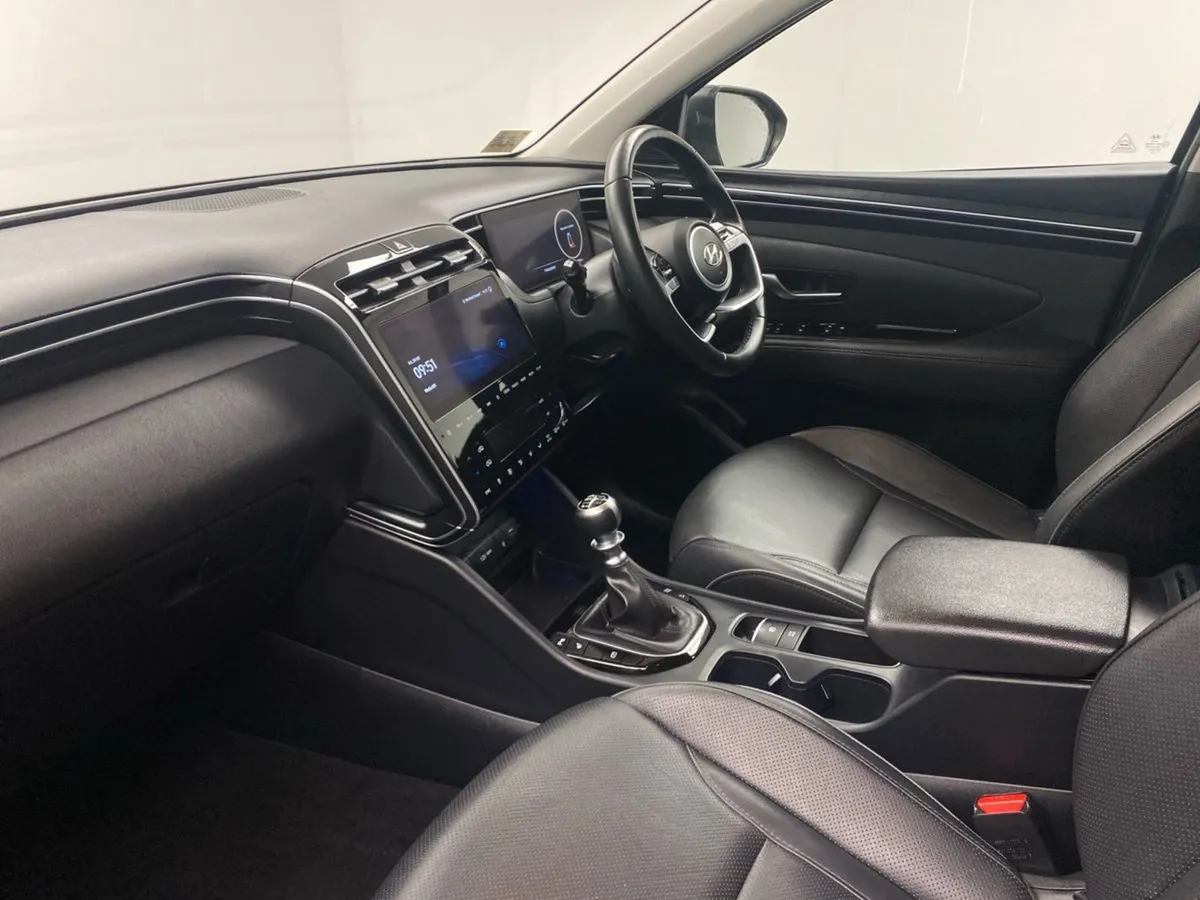 Hyundai Tucson 2WD Executive Plus - Image 3